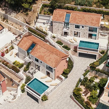 Val & Sol Villa *
